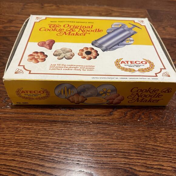 Vintage The Original Cookie & Noodle Maker Christmas Cookie Press Cottage Core - Picture 6 of 9